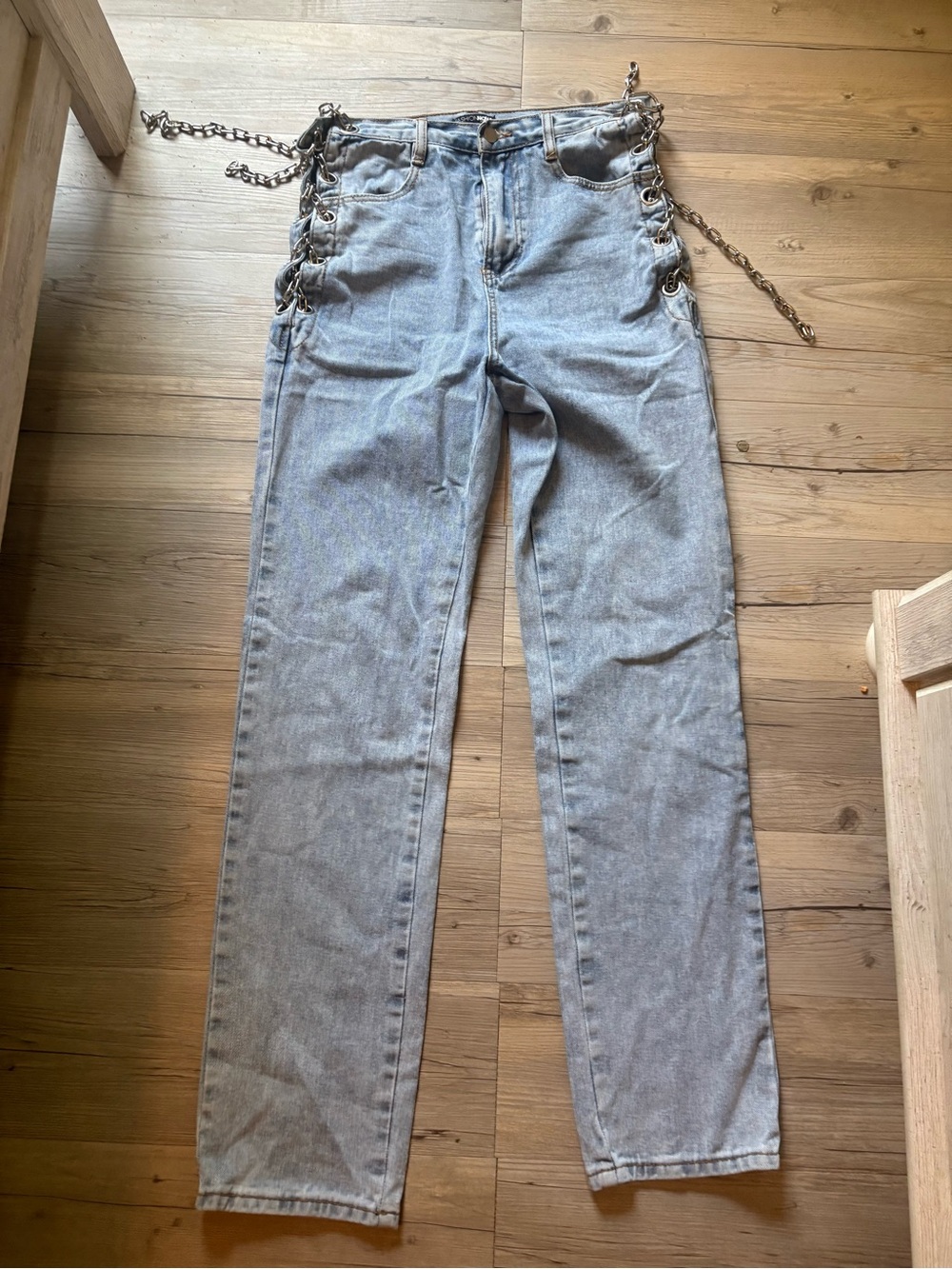 High-Rise Light Blue Chain-Accent Women’s Jeans